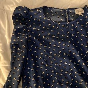 Floral print top with mini puffed sleeves!